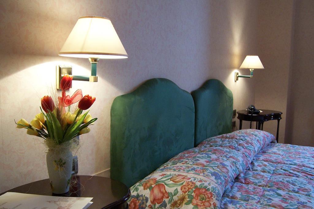 Hotel Poledrini Foligno Habitación foto